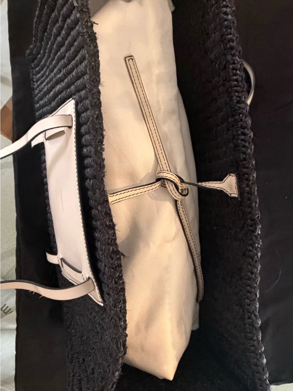 DeMellier “The Capri” Black Tote with Cream Front Pocket - Picture 4 of 9